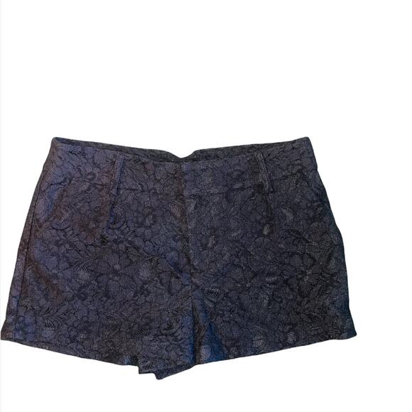 Forever 21 black lace pleated front pocket shorts - Picture 4 of 4